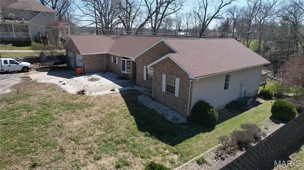 7 Denzel DR, Greenville, IL 62246