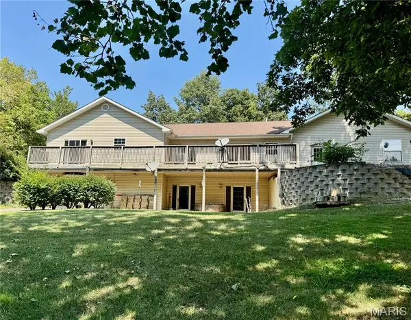 7 Denzel DR, Greenville, IL 62246