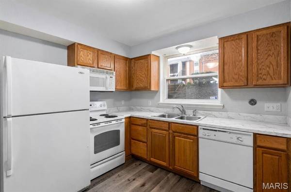1968 Greenglen DR #101, Kirkwood, MO 63122