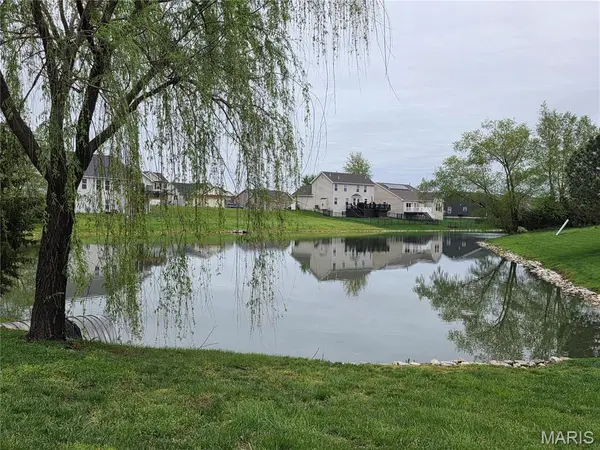 1391 Orchard Lakes CIR, Belleville, IL 62220