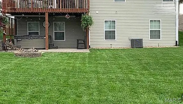 1391 Orchard Lakes CIR, Belleville, IL 62220