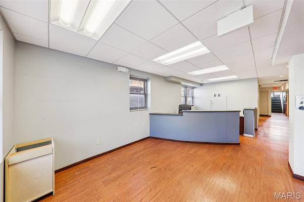 1423 S Big Bend BLVD, Richmond Heights, MO 63117