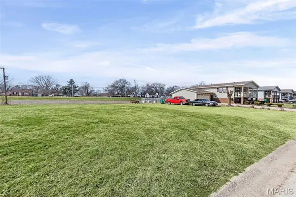 844 Saint Benedict DR, Cahokia, IL 62206