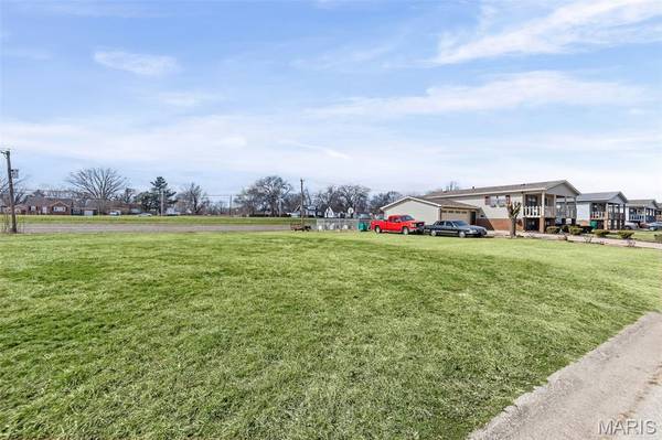 844 Saint Benedict DR, Cahokia, IL 62206