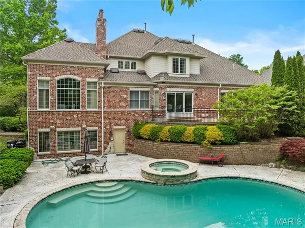12932 Sunset Bluff CT, St Louis, MO 63127