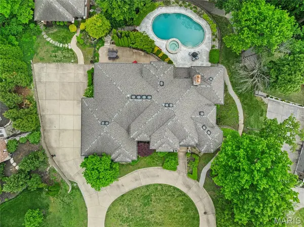 12932 Sunset Bluff CT, St Louis, MO 63127