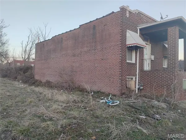 3901 Sherman PL, St Louis, MO 63107