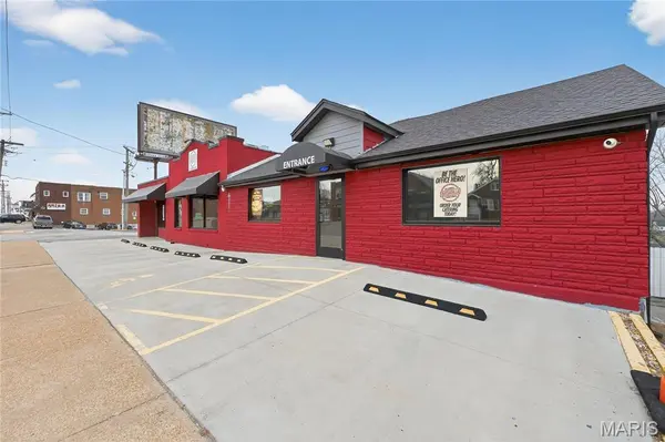 8713 Gravois RD, Affton, MO 63123
