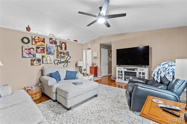102 Laura ST, Farmington, MO 63640