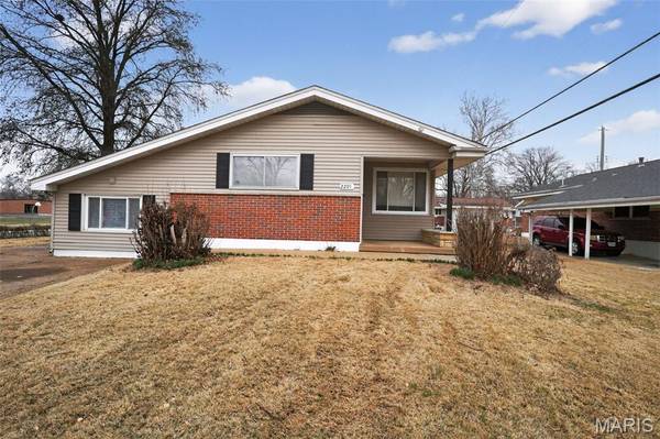 2201 Hollis DR, St Louis, MO 63136