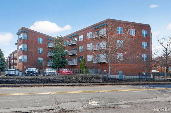 849 Westgate AVE #305, St Louis, MO 63130