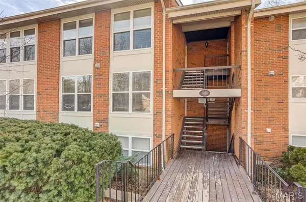 1926 Hunting Lake CT #103, Kirkwood, MO 63122