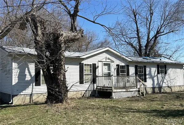 300 E Ellis ST, Summerfield, IL 62289