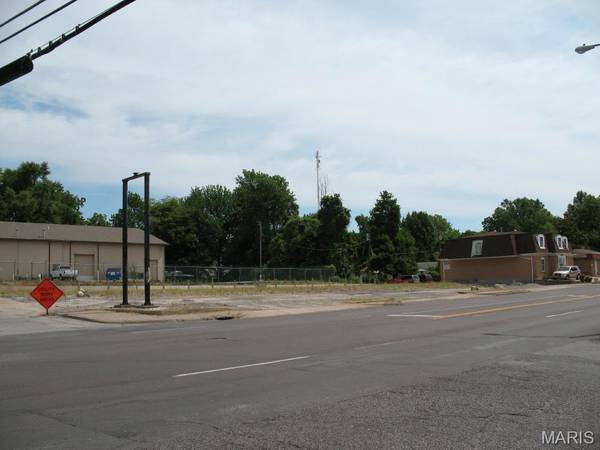 2012 William ST, Cape Girardeau, MO 63703