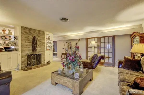 307 Circle DR, Sikeston, MO 63801