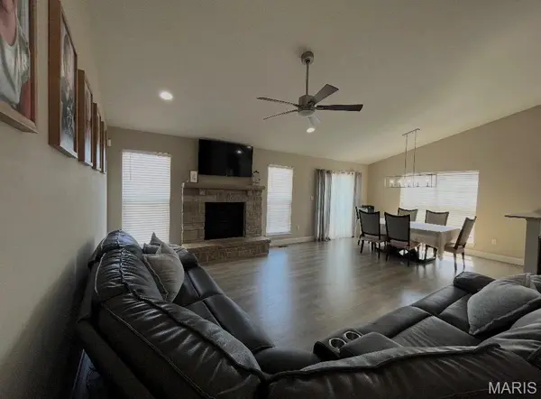 1043 Timber Creek LN, Imperial, MO 63052