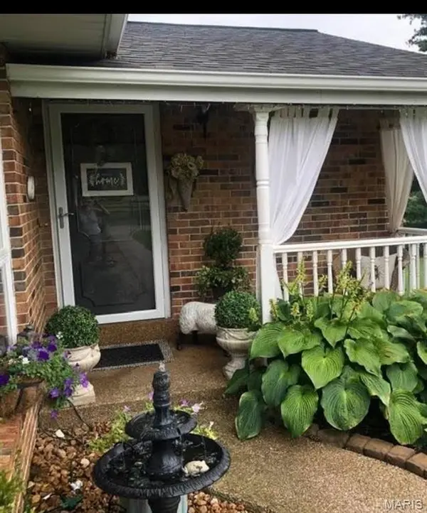 7164 Windy Valley LN, Pacific, MO 63069