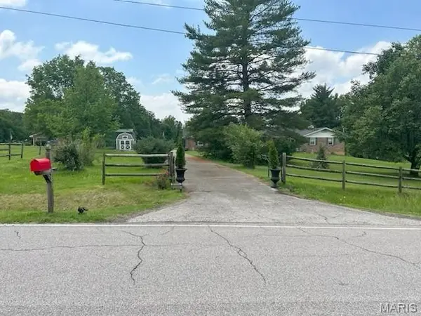 7164 Windy Valley LN, Pacific, MO 63069