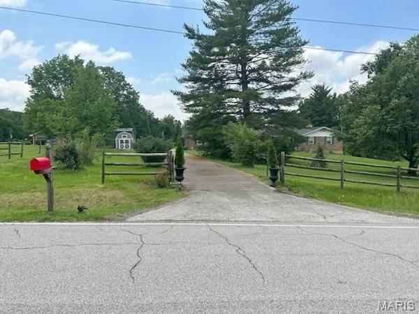 7164 Windy Valley LN, Pacific, MO 63069