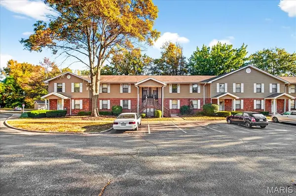1831 New Sun CT, Florissant, MO 63031