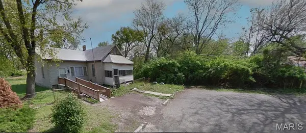3027 College AVE, East St Louis, IL 62205