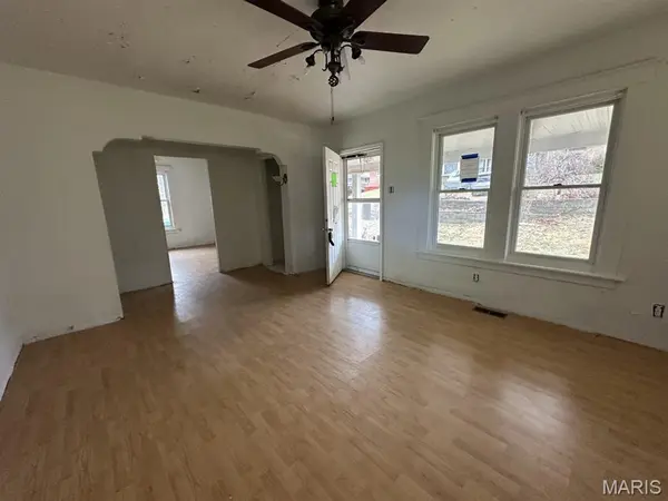 7716 Circle DR, St Louis, MO 63121