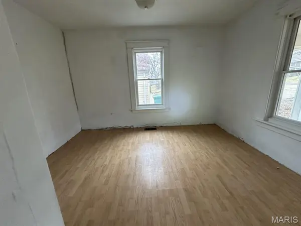 7716 Circle DR, St Louis, MO 63121