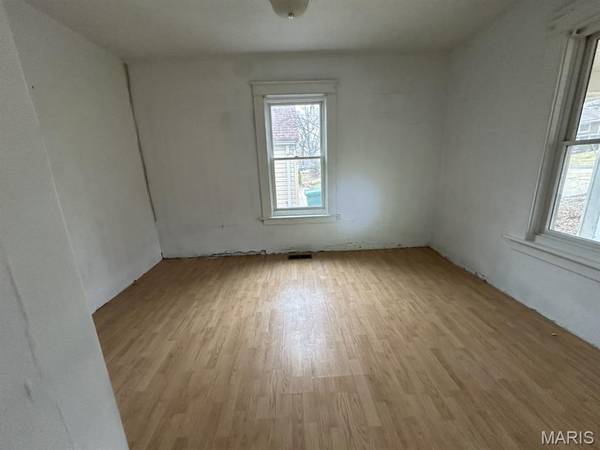 7716 Circle DR, St Louis, MO 63121