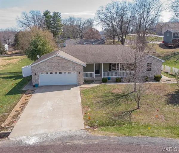 3 Mark DR, Vandalia, IL 62471