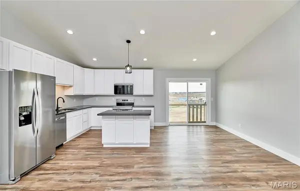 1176 Marathon DR, Foristell, MO 63348