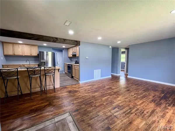 208 E High ST, Steelville, MO 65565