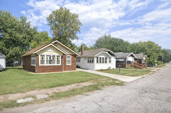 1511 College AVE, East St Louis, IL 62205