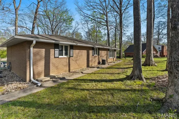 1206 Sioux AVE, Jackson, MO 63755