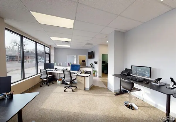 2115 S Big Bend BLVD, St Louis, MO 63117