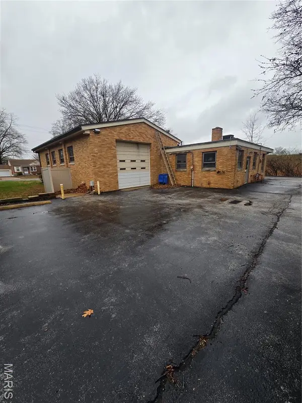 1955 Washington ST, Florissant, MO 63033