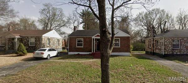 8246 Montreal DR, University City, MO 63132