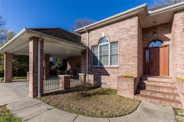 104 Willard AVE, Charleston, MO 63834