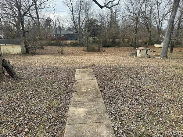 2523 Shady LN, Poplar Bluff, MO 63902