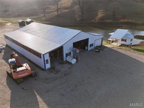 4015 Pike 9140, Louisiana, MO 63353