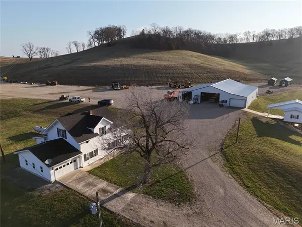 4015 Pike 9140, Louisiana, MO 63353