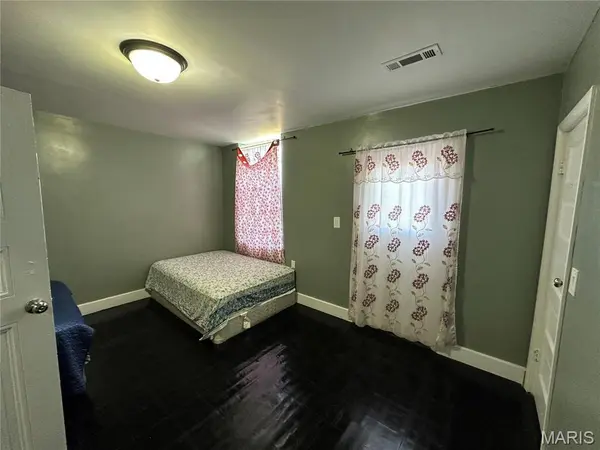 463 Walsh ST, St Louis, MO 63111