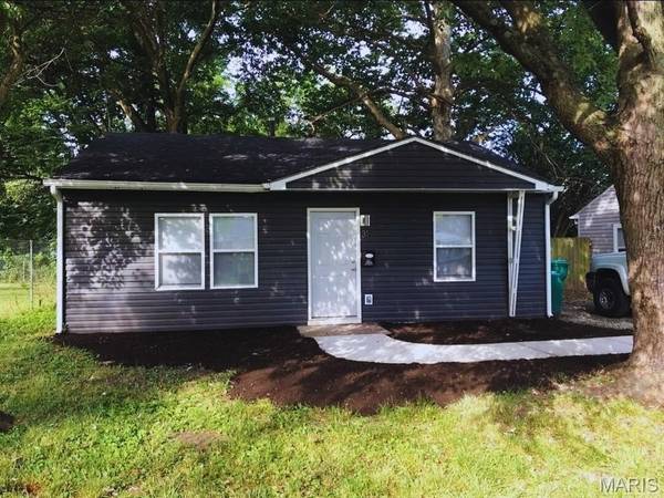 31 Louise LN, Cahokia, IL 62206