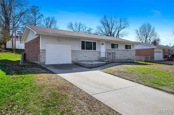 10508 Scotland DR, St Louis, MO 63114