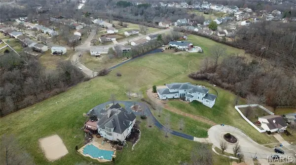 5735 Dove Meadow LN, Oakville, MO 63129