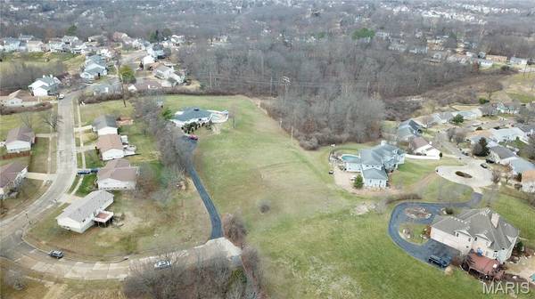 5735 Dove Meadow LN, Oakville, MO 63129