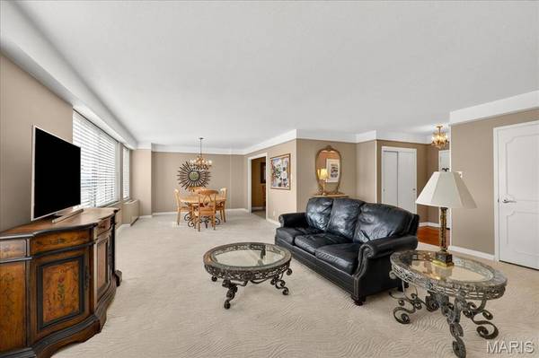 900 S Hanley RD #6C, Clayton, MO 63105