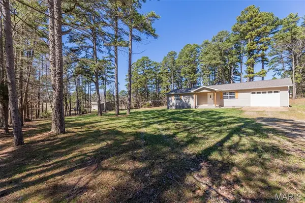 566 County Road 422, Poplar Bluff, MO 63901