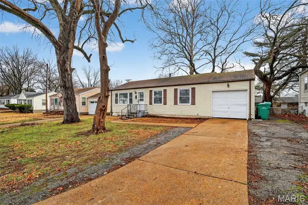 1128 Grenshaw DR, St Louis, MO 63137