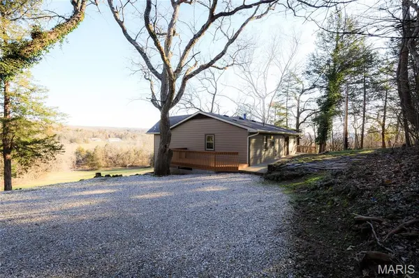 827 Lake Valley DR, Camdenton, MO 65020