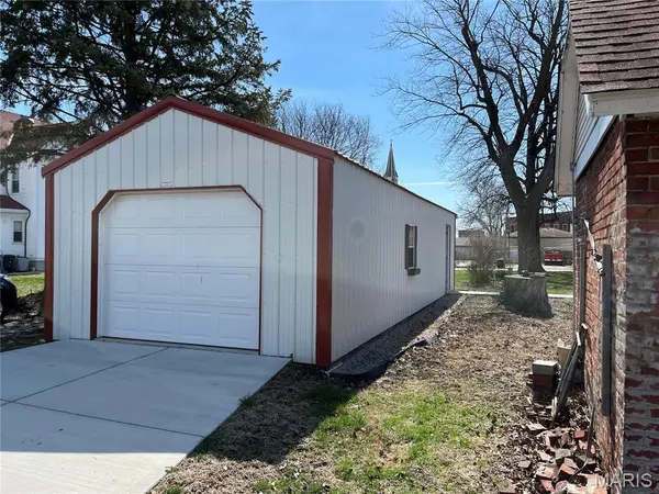 101 E 1st North ST, Mount Olive, IL 62069